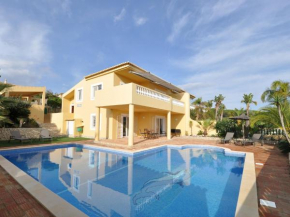 Villa with views overlooking the pool sea and Meia Praia for a relaxing holiday